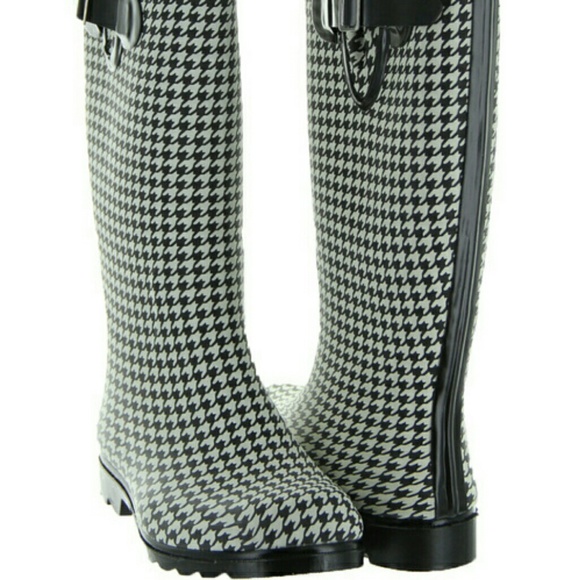 Nomad Footwear Shoes - 👠 $25 SALE! Nomad Rainboots